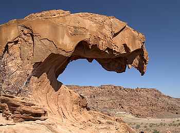 Doro Nawas: Raubtierfantasie im Fels