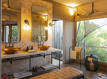 Duma Tau Camp: Das Gästebad Duma Tau Camp: Das Gästebad