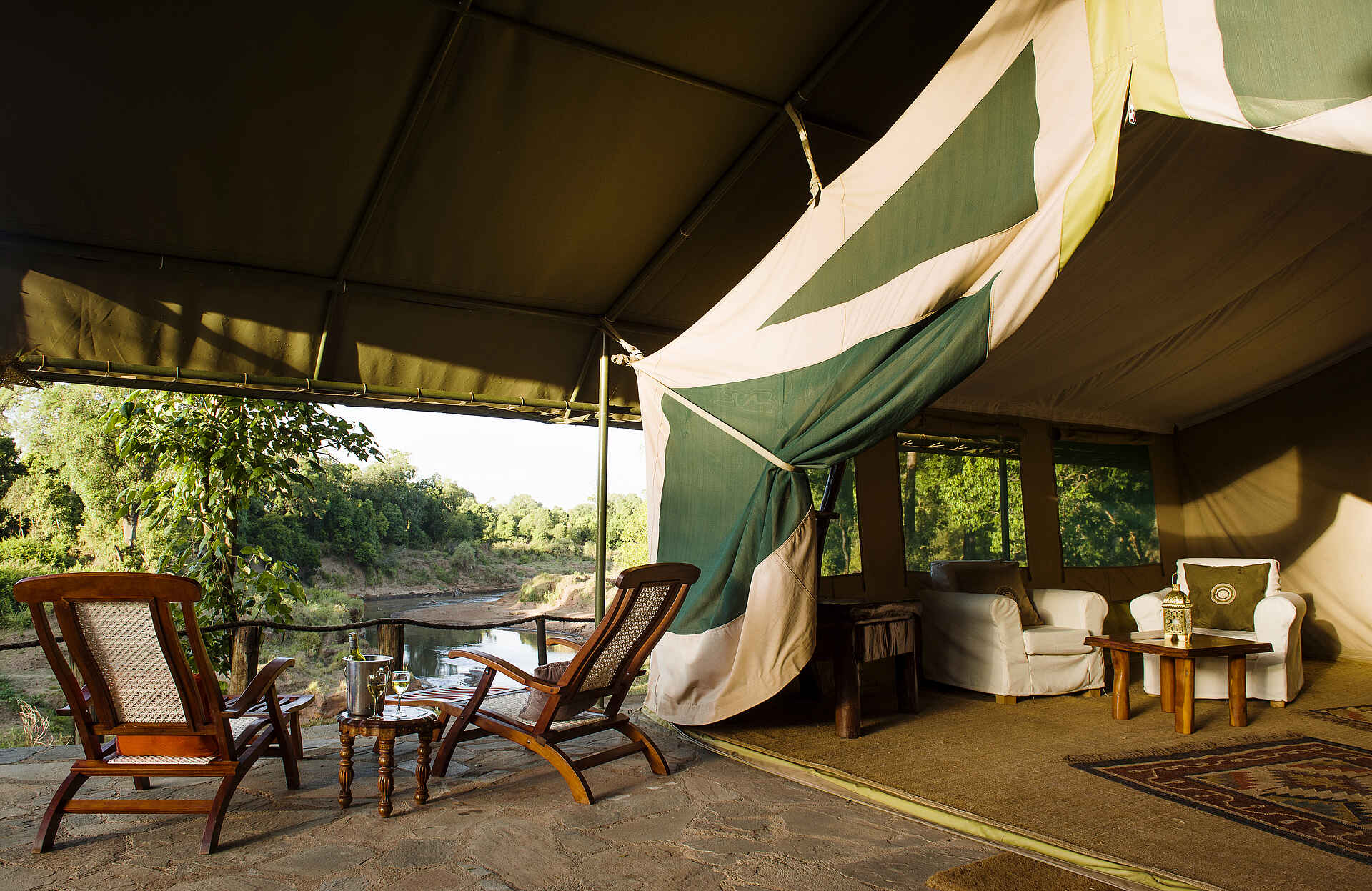 Governors' Camp Collection, Governors' Il Moran Camp, Kenia, Luxus, Masai Mara, Gästeunterkünfte, Veranda, Zelt, Afrikarma, Afrikarma Safaris, Afrikarma Safaris - Wildnis. Hautnah., afrikarma.de