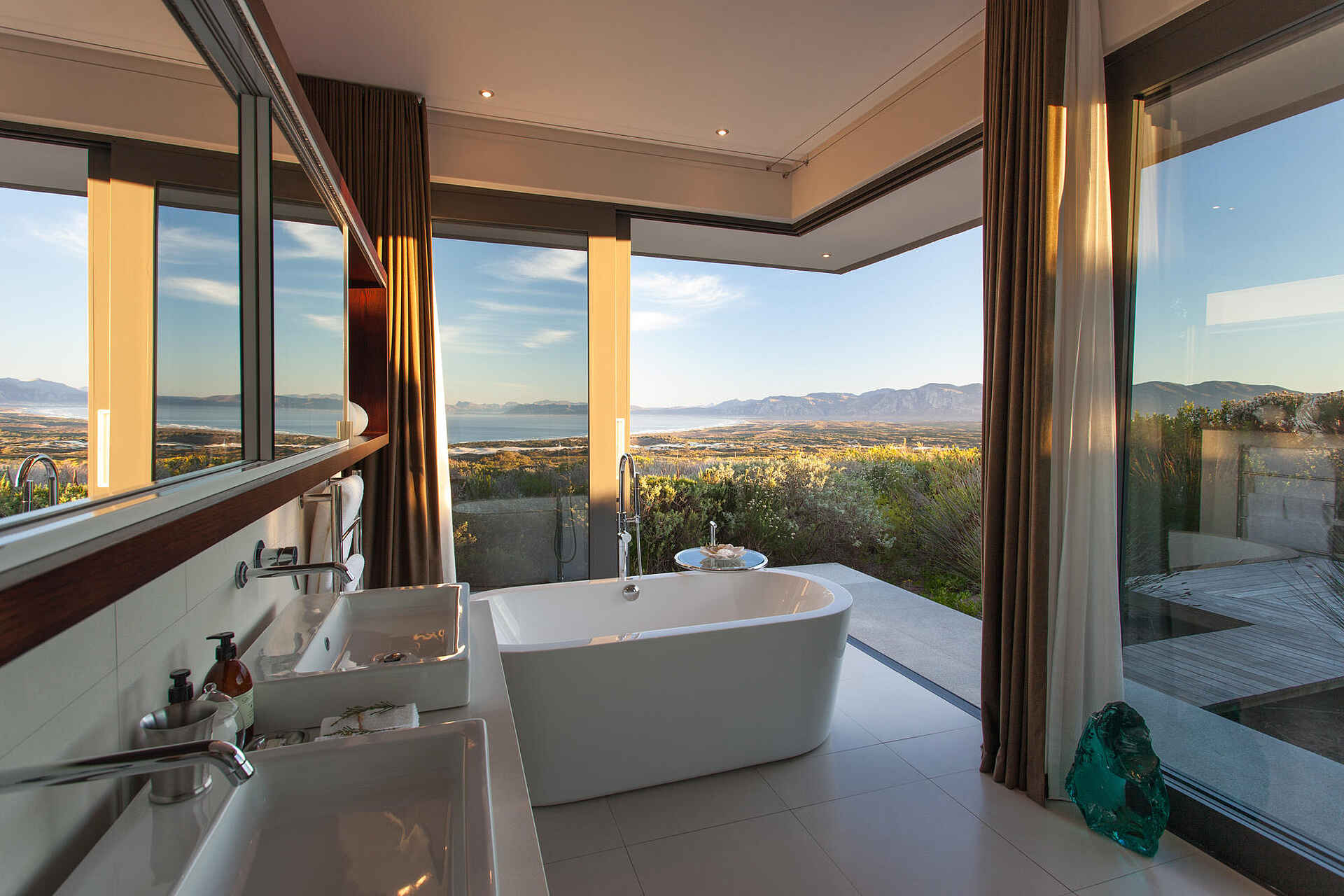 Grootbos Private Villas: Fynbos Villa Bad