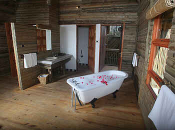 Nata Lodge: Bad im Gästechalet Nata Lodge: Bad im Gästechalet