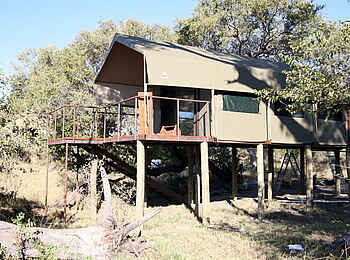 Nkasa Lupala Tented Lodge: Gästezelt auf Stelzen Nkasa Lupala Tented Lodge: Gästezelt auf Stelzen