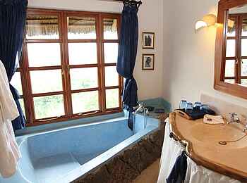 Sleeping Warrior Lodge: Blick von der Badewanne Sleeping Warrior Lodge: Blick von der Badewanne