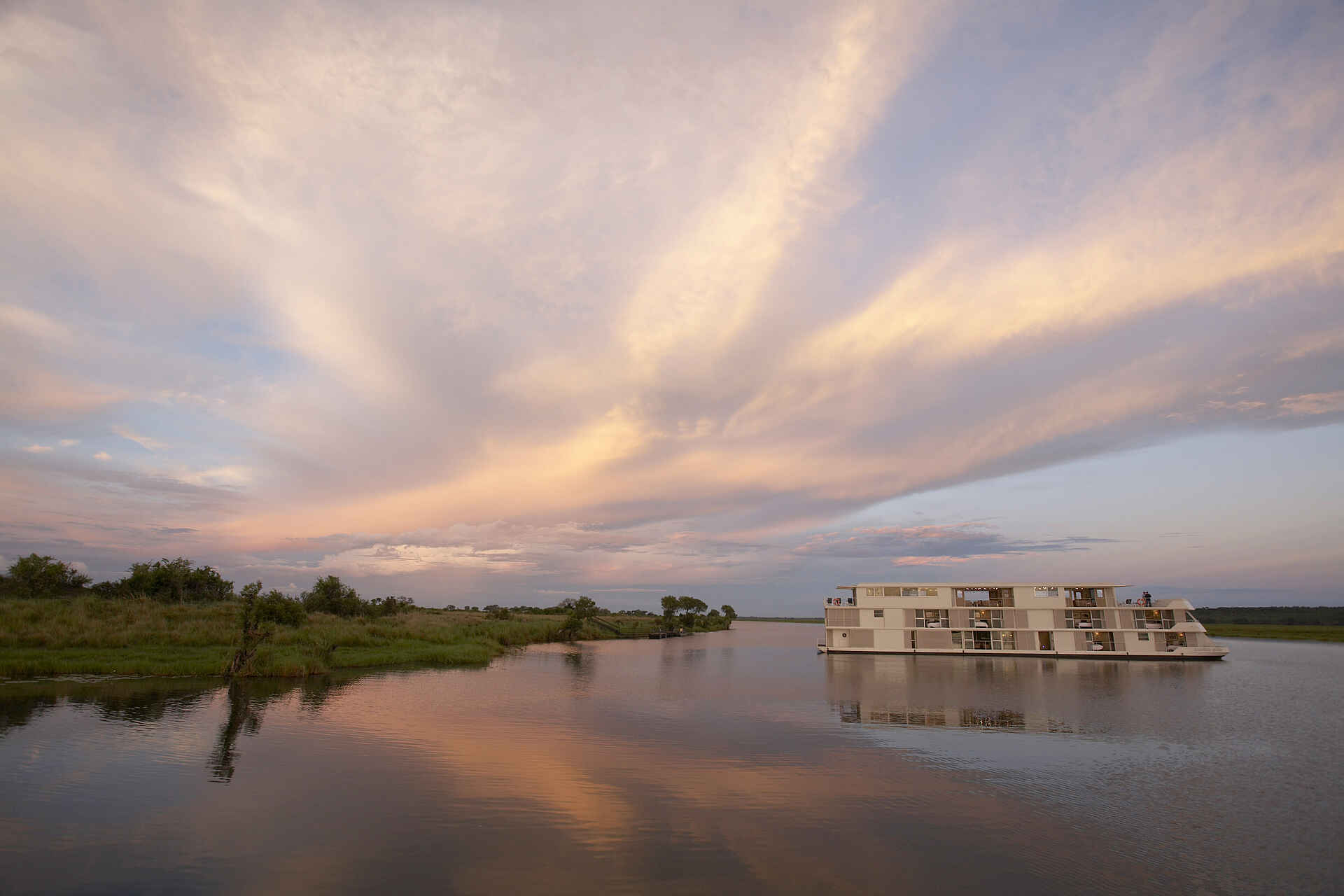 Zambezi Queen: Abendstimmung auf dem Chobe River Zambezi Queen: Abendstimmung auf dem Chobe River