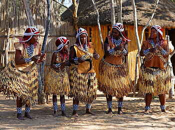 Namushasha River Lodge: Traditioneller Tanz Namushasha River Lodge: Traditioneller Tanz
