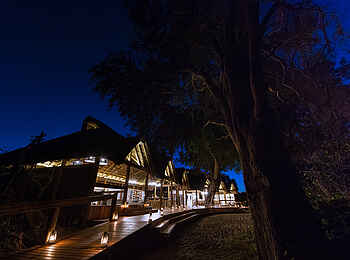 Splash Camp: Gästechalet mit Holzdeck