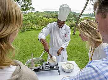 Arusha Serena Hotel: Kochkurs im Freien Arusha Serena Hotel: Kochkurs im Freien