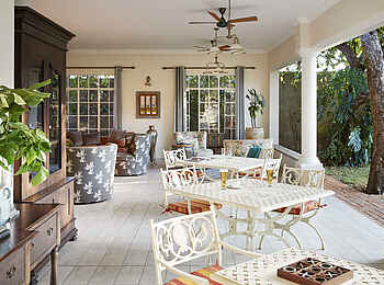 Batonka Guest Lodge: Blick auf die Terrasse Batonka Guest Lodge: Blick auf die Terrasse