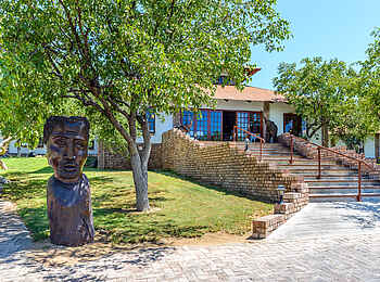 Etosha Safari Lodge: Haupteingang Etosha Safari Lodge: Haupteingang
