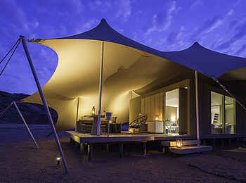 Hoanib Skeleton Coast Camp: Abend auf der Veranda Hoanib Skeleton Coast Camp: Abend auf der Veranda