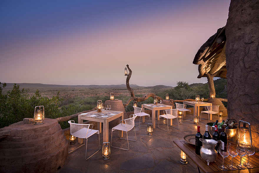 Madikwe Safari Lodge Dithaba: Die Restaurant Terrasse Madikwe Safari Lodge Dithaba: Die Restaurant Terrasse