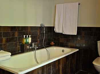 Onsea House: Badewanne der Family Suite