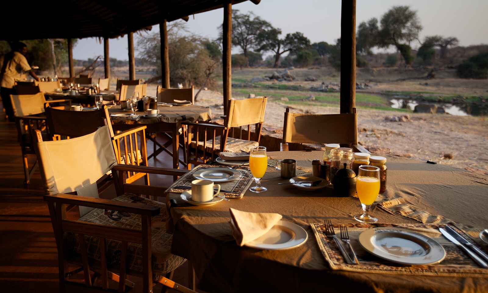 Ruaha River Lodge: Frühstück im Riverside Restaurant Ruaha River Lodge: Frühstück im Riverside Restaurant