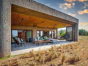 Sabi Sabi Earth Lodge: Amber Villa Außenansicht Sabi Sabi Earth Lodge: Amber Villa Außenansicht