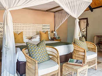 Sable Valley Lodge: Classic Rondavel Blick hinein Sable Valley Lodge: Classic Rondavel Blick hinein