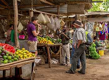 Wayo Manyara Green Camp: Marktbesuch in Mto wa Mbu