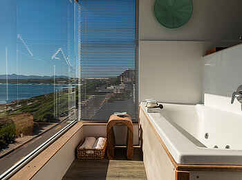 Whalesong Lodge: Luxuriöse Badewanne in der Honeymoon Suite Whalesong Lodge: Luxuriöse Badewanne in der Honeymoon Suite