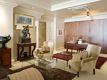 21 Nettleton Boutique Hotel: Emperor Suite Lounge