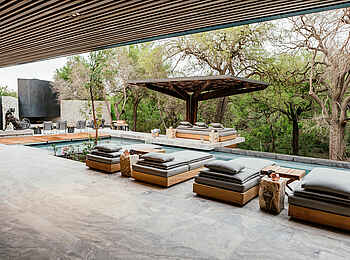 Cheetah Plains Mvula House: Das Pooldeck Cheetah Plains Mvula House: Das Pooldeck