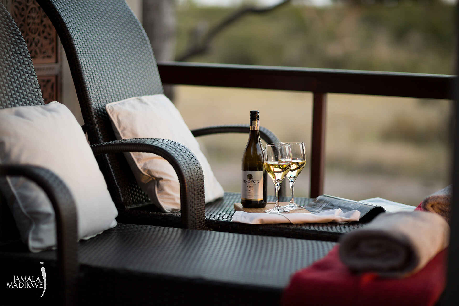 Jamala Madikwe Royal Safari Lodge: Weintrinken auf der privaten Terrasse Jamala Madikwe Royal Safari Lodge: Weintrinken auf der privaten Terrasse