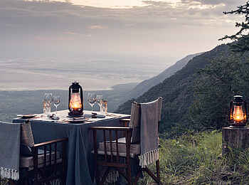 Legendary Mwiba Lodge: Dinner mit Blick auf Lake Eyasi Legendary Mwiba Lodge: Dinner mit Blick auf Lake Eyasi