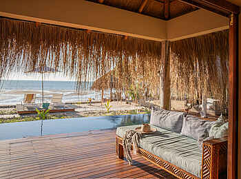 Azura Benguerra Island Retreat: Royal Beach Villa Terrasse