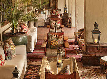 Chobe Game Lodge: Blick durch die Lounge