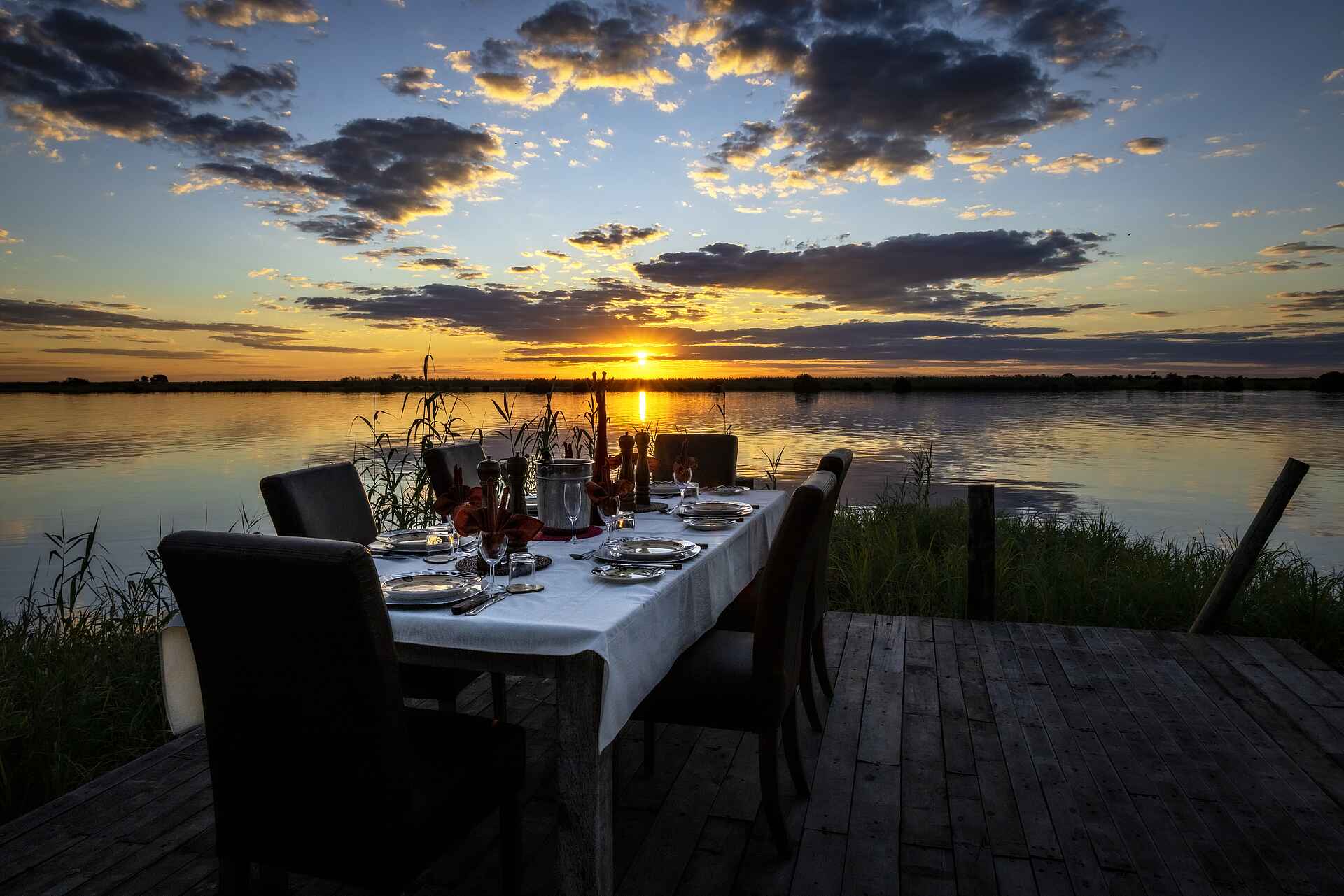 Chobe River Lodge: Dinner am Fluß Chobe River Lodge: Dinner am Fluß