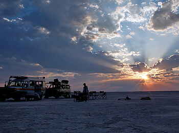 Meno a Kwena Camp: In den Salt Pans