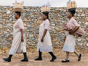 Saseka Tented Camp: Damen aus dem Housekeeping Saseka Tented Camp: Damen aus dem Housekeeping