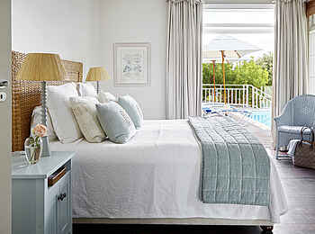 The Plettenberg: Schlafzimmer mit Zugang zum Pool der Lookout Villa