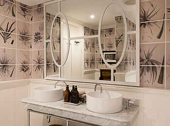 Kirkman's Kamp Lodge: Doppelwaschbecken