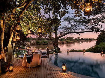 andBeyond Grumeti Serengeti River Lodge: Dinner am Pool andBeyond Grumeti Serengeti River Lodge: Dinner am Pool