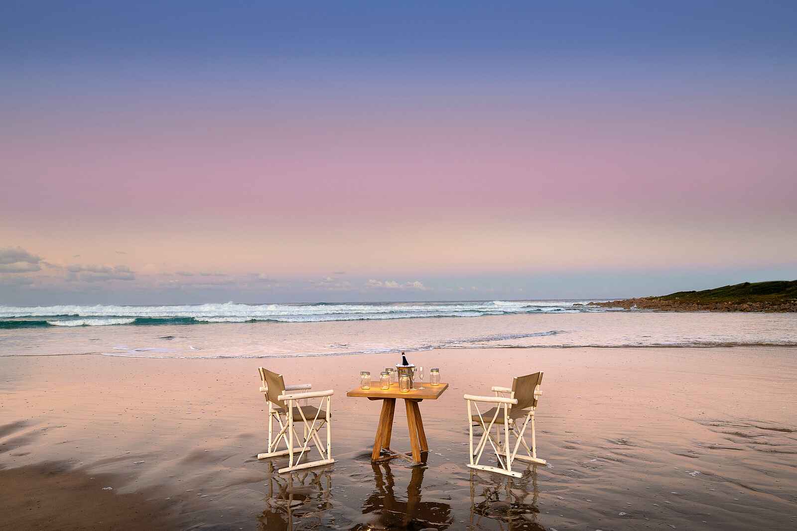 GweGwe Beach Lodge: Sundowner am Strand GweGwe Beach Lodge: Sundowner am Strand