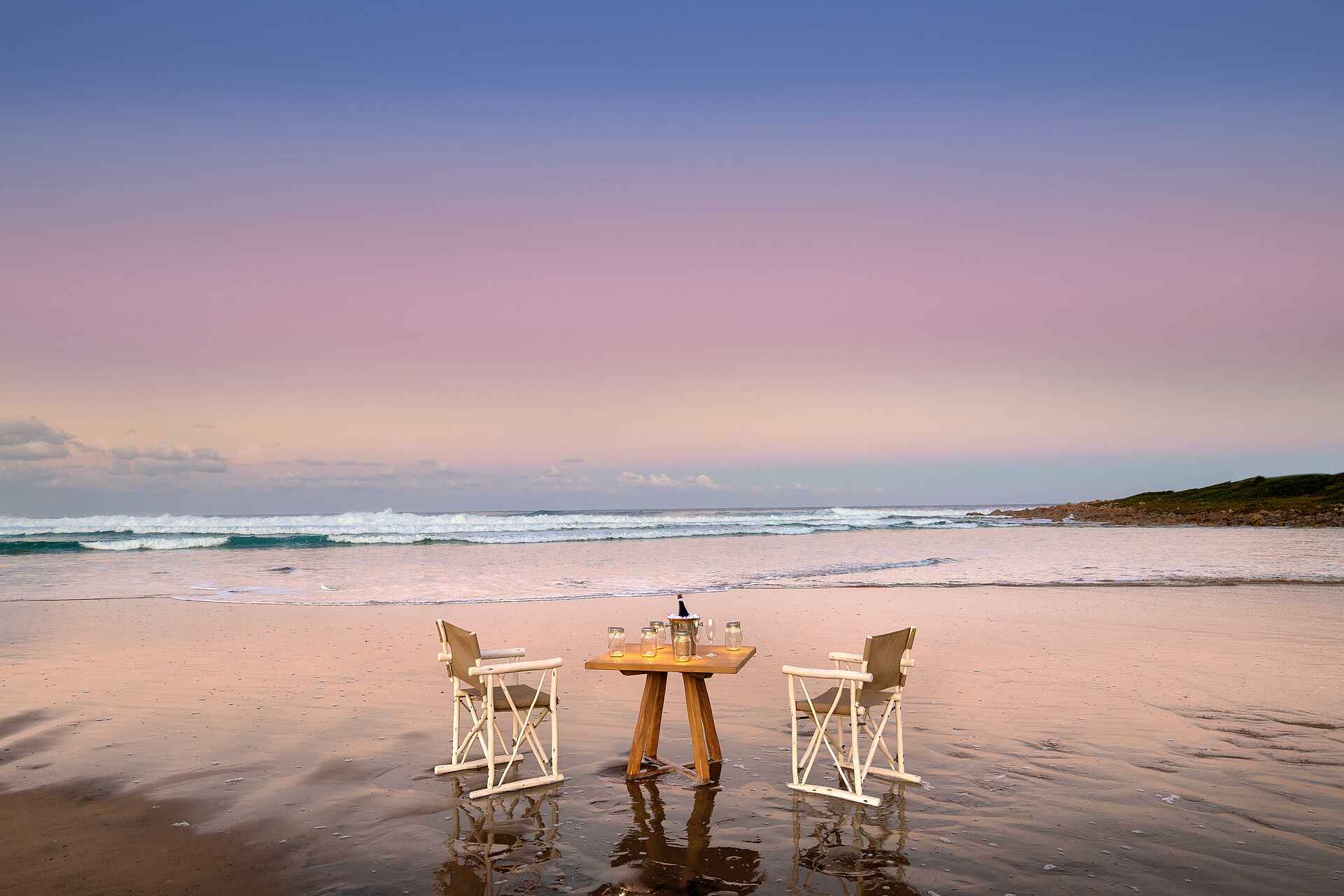 GweGwe Beach Lodge: Sundowner am Strand