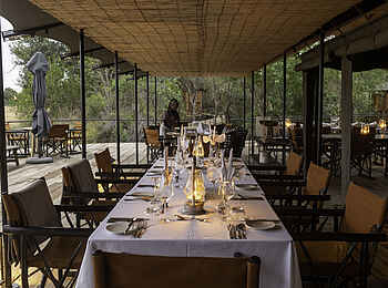 Kiri Camp: Dinner im Restaurant Kiri Camp: Dinner im Restaurant