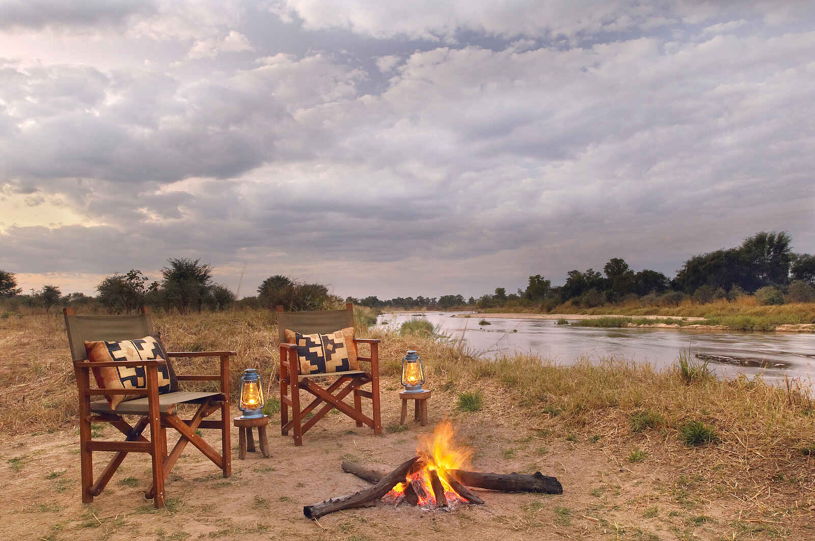 Mwaleshi Camp: Lagerfeuer Mwaleshi Camp: Lagerfeuer