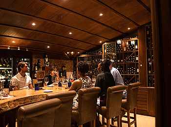 Nomad Beach Resort: Weinverkostung im Weinkeller Nomad Beach Resort: Weinverkostung im Weinkeller