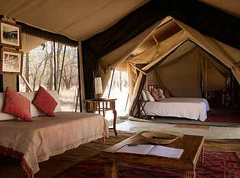 Serian Serengeti Mobile Camp: Gästezelt von innen