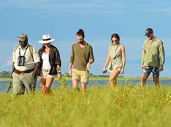 Bumi Hills Safari Lodge: Walking Safari Bumi Hills Safari Lodge: Walking Safari