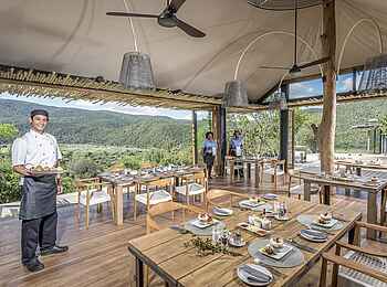 Kariega Settlers Drift Lodge: Essbereich mit gedeckten Tischen