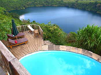Kyaninga Lodge: Pool und See Kyaninga Lodge: Pool und See