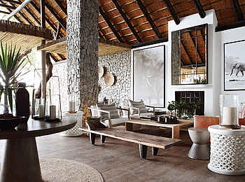 Londolozi Private Granite Suites: Innenansicht der Lounge