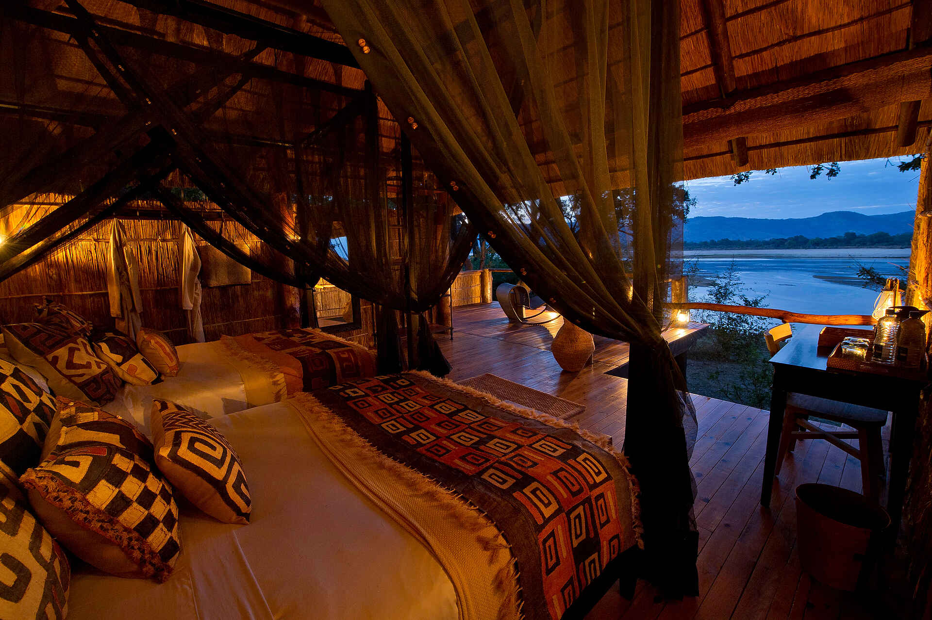 Bushcamp Company, Chamilandu Bushcamp, Game Drive, Lagune, Luangwa River, Luangwa-Tal, South Luangwa National Park, Walking Safari, Doppelbett, Gästechalet, Gästezelt, Moskitonetz, Afrikarma, Afrikarma Safaris, Afrikarma.de, Andy Hogg, Paul Allen