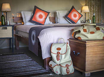 Encounter Mara Camp: Guest Tent Bett