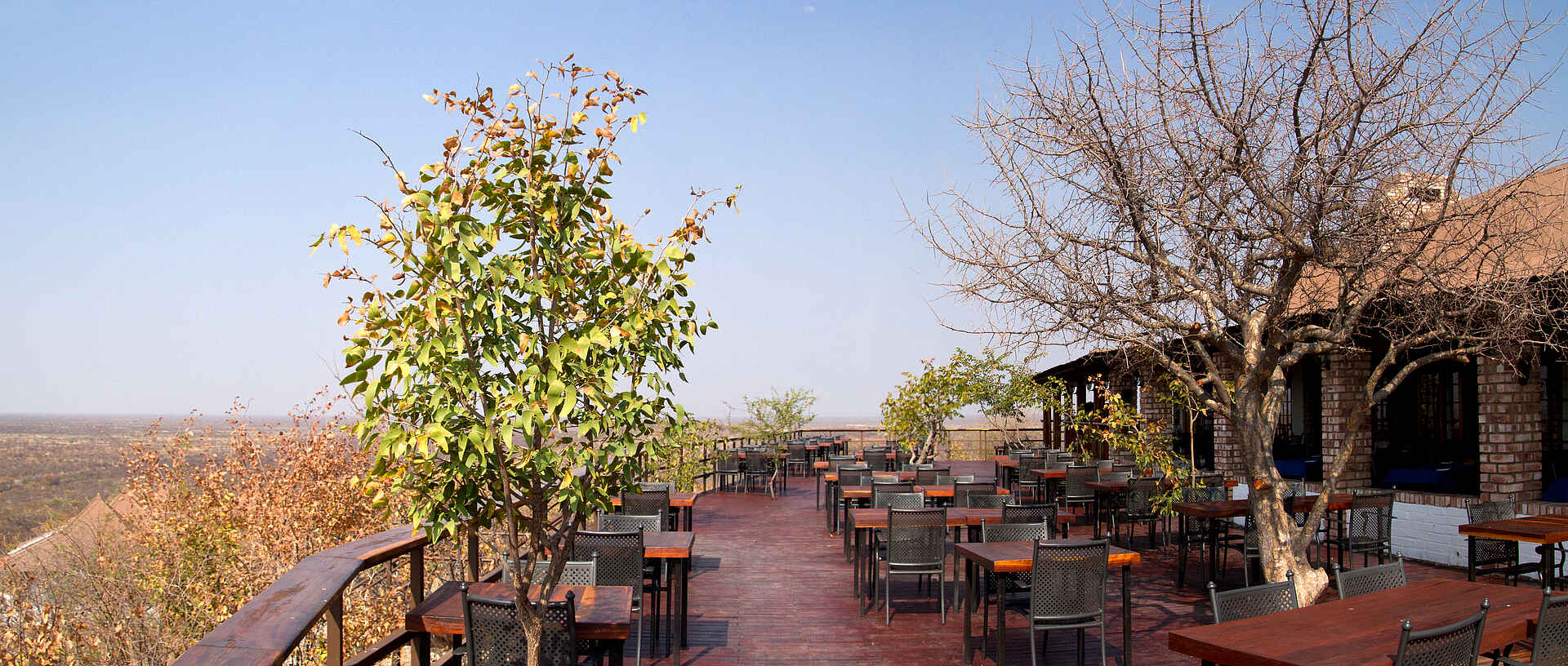 Etosha Nationalpark, Etosha Safari Lodge, Gondwana Collection, Aussicht, Deck, Restaurant, Afrikarma, Afrikarma Safaris, Afrikarma Safaris – Wildnis. Hautnah., afrikarma.de