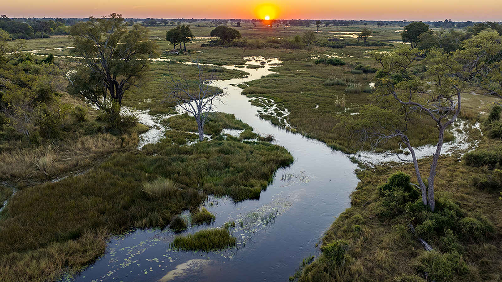 Mbamba: Die Landschaft aus der Vogelperspektive Mbamba: Die Landschaft aus der Vogelperspektive