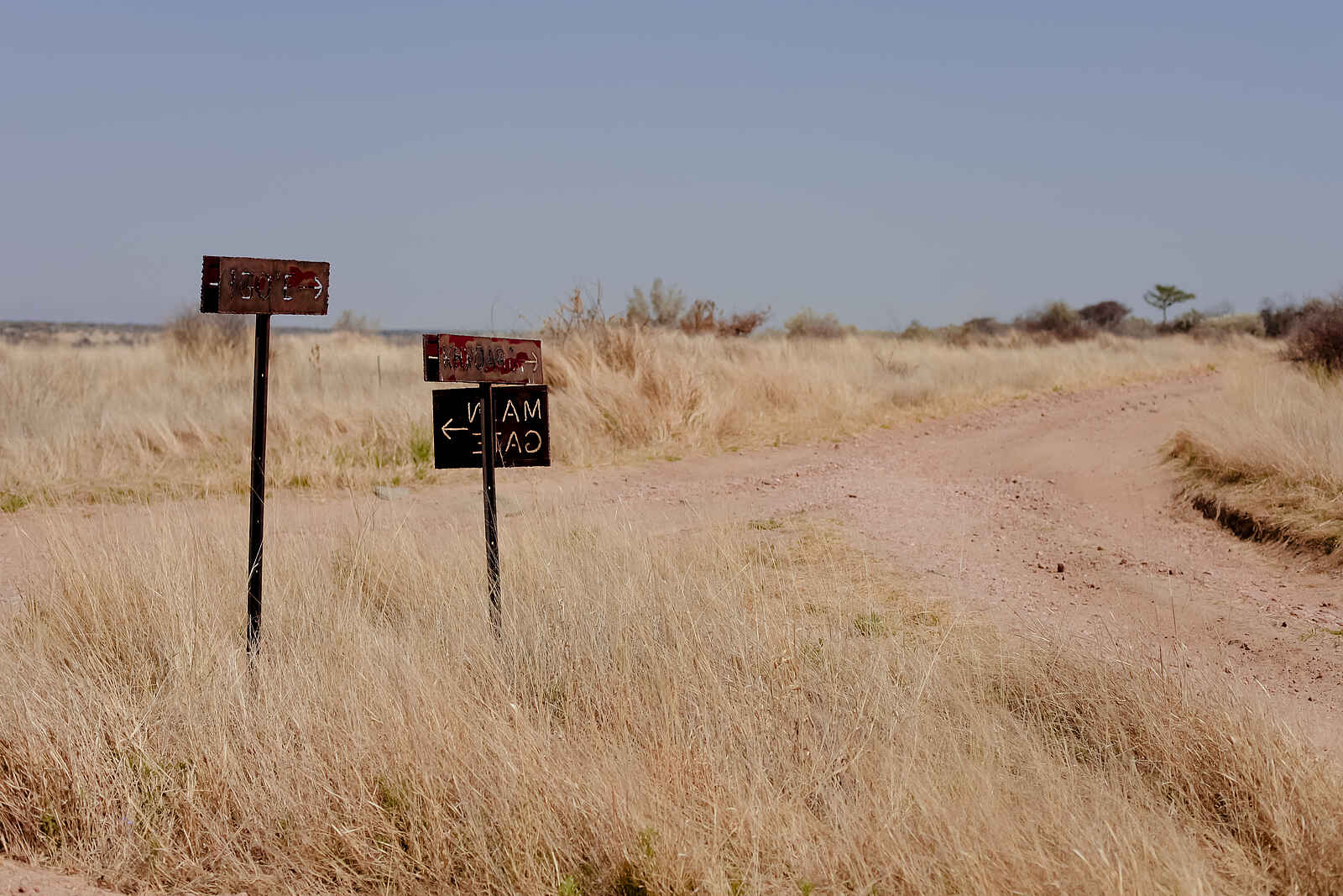 Naankuse Lodge: Wegweiser Naankuse Lodge: Wegweiser