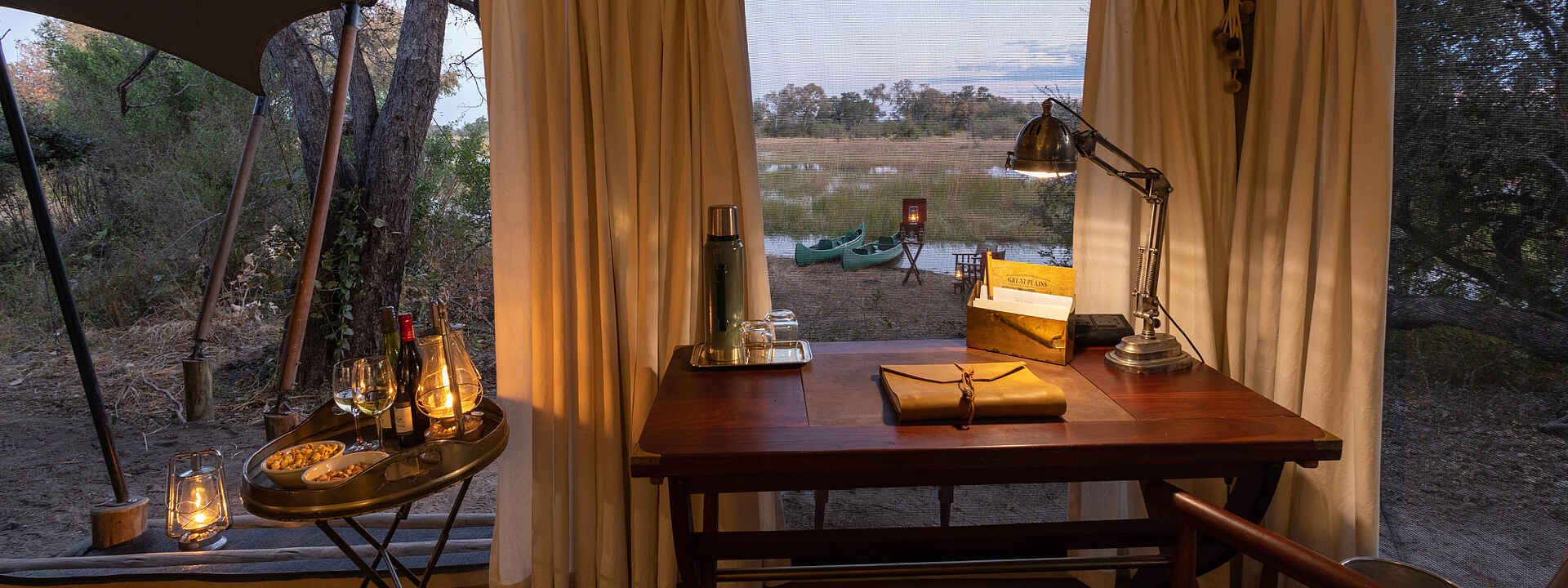 Okavango Explorers Camp: Schreibtisch mit Blick ins Freie