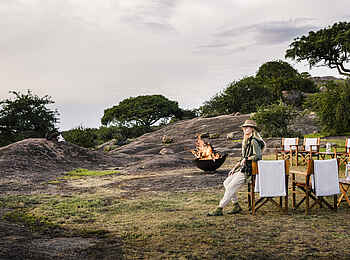 Sanctuary Kichakani Serengeti Camp: Feuer am Morgen Sanctuary Kichakani Serengeti Camp: Feuer am Morgen